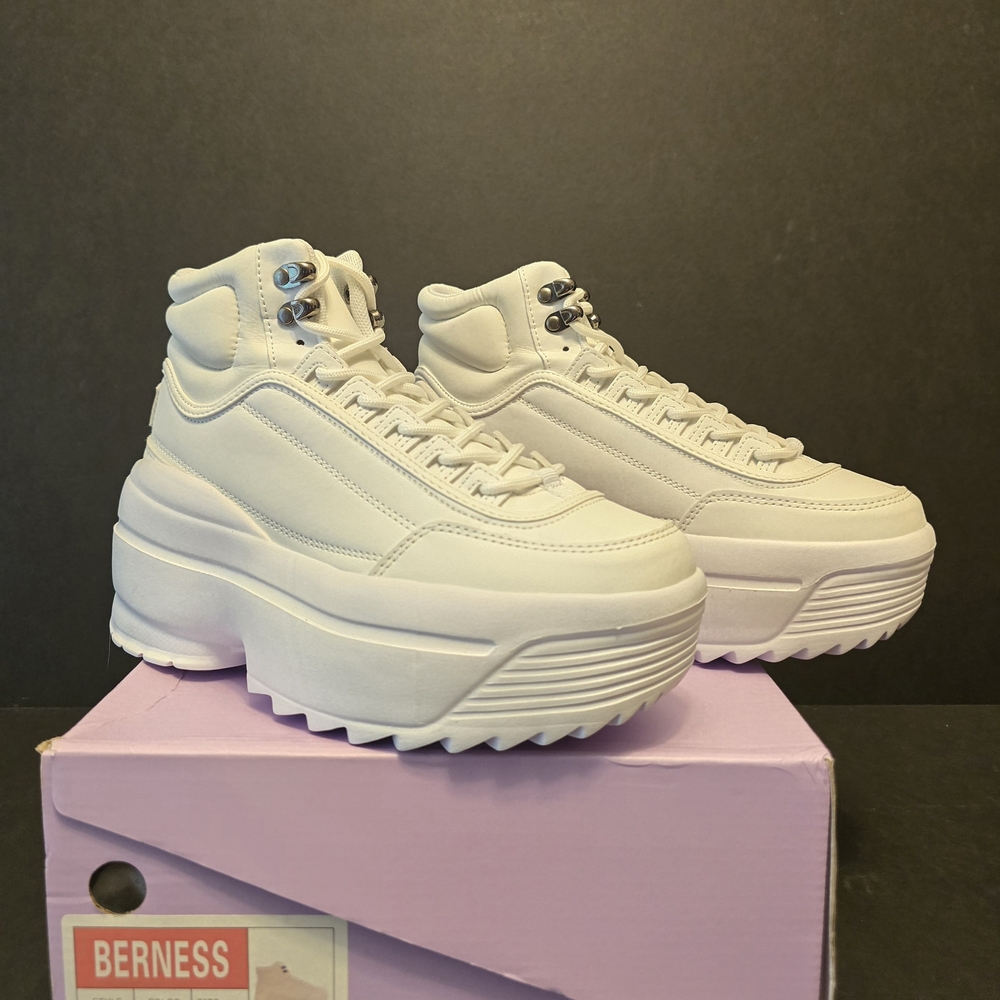 Berness Macy01 style size 8 White High top Platform sneakers NEW IN BOX